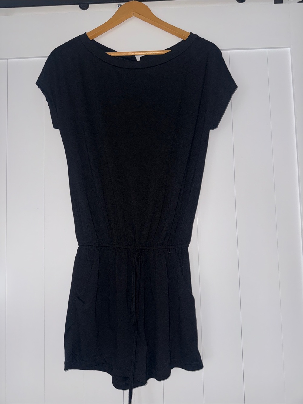 SHEIN Black Cap-Sleeve Drawstring Romper